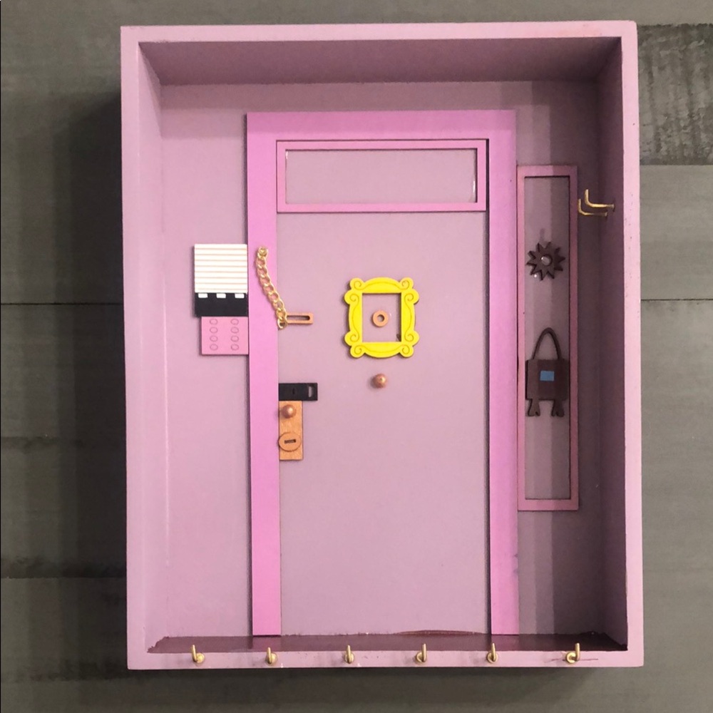 Friends Door- key holder with hooks